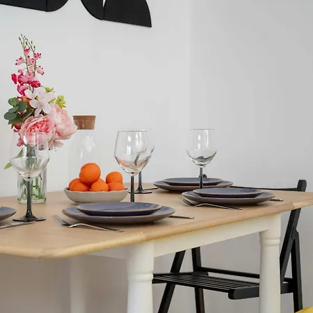 Apartment Comfortable For 4 Guests, Pet Friendly By Renters *