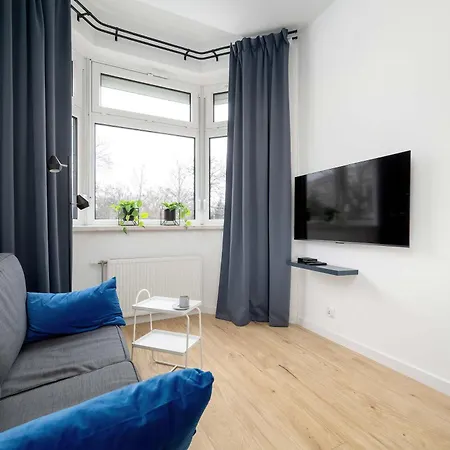 Comfortable For 4 Guests, Pet Friendly By Renters Apartment *