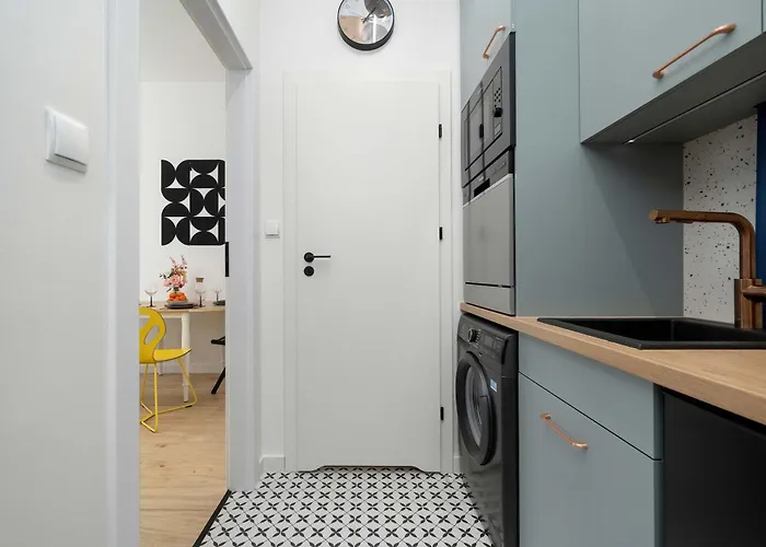 Comfortable For 4 Guests, Pet Friendly By Renters Apartment